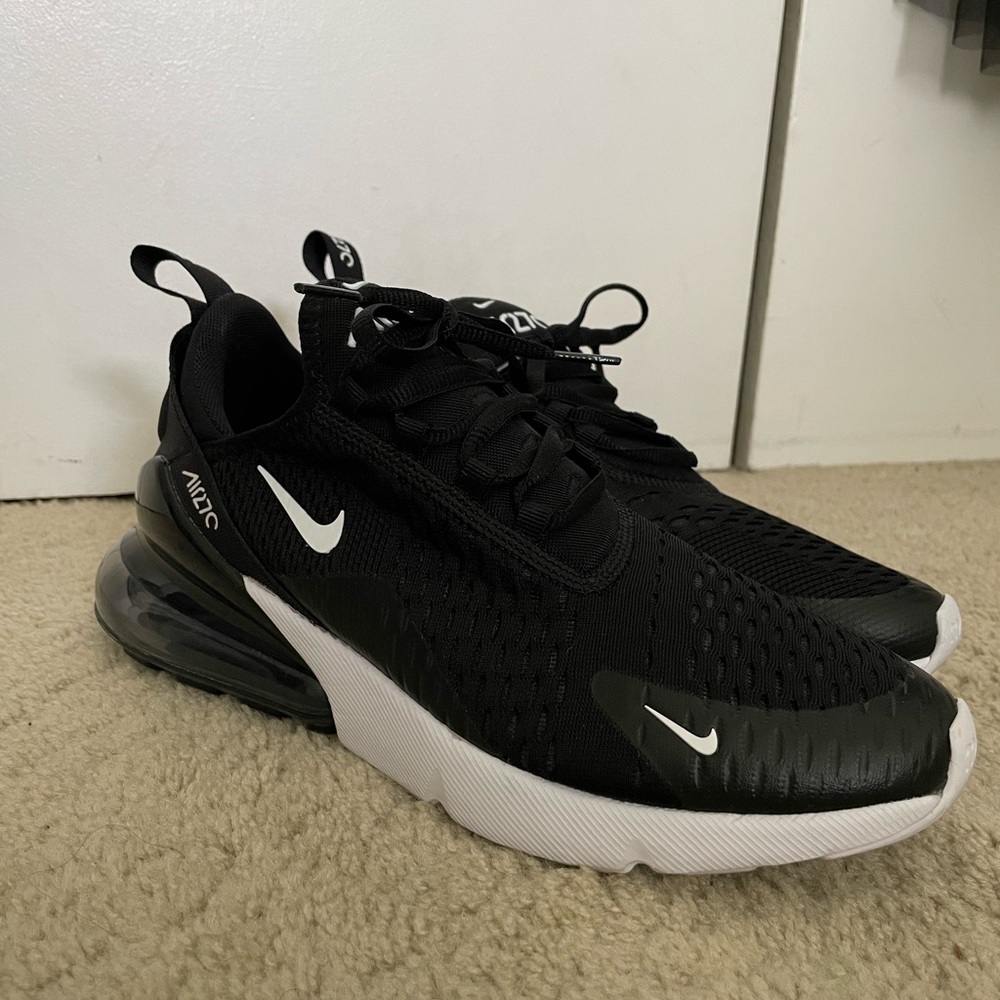 NIKE AIR MAX 270 WOMENS SIZE 10